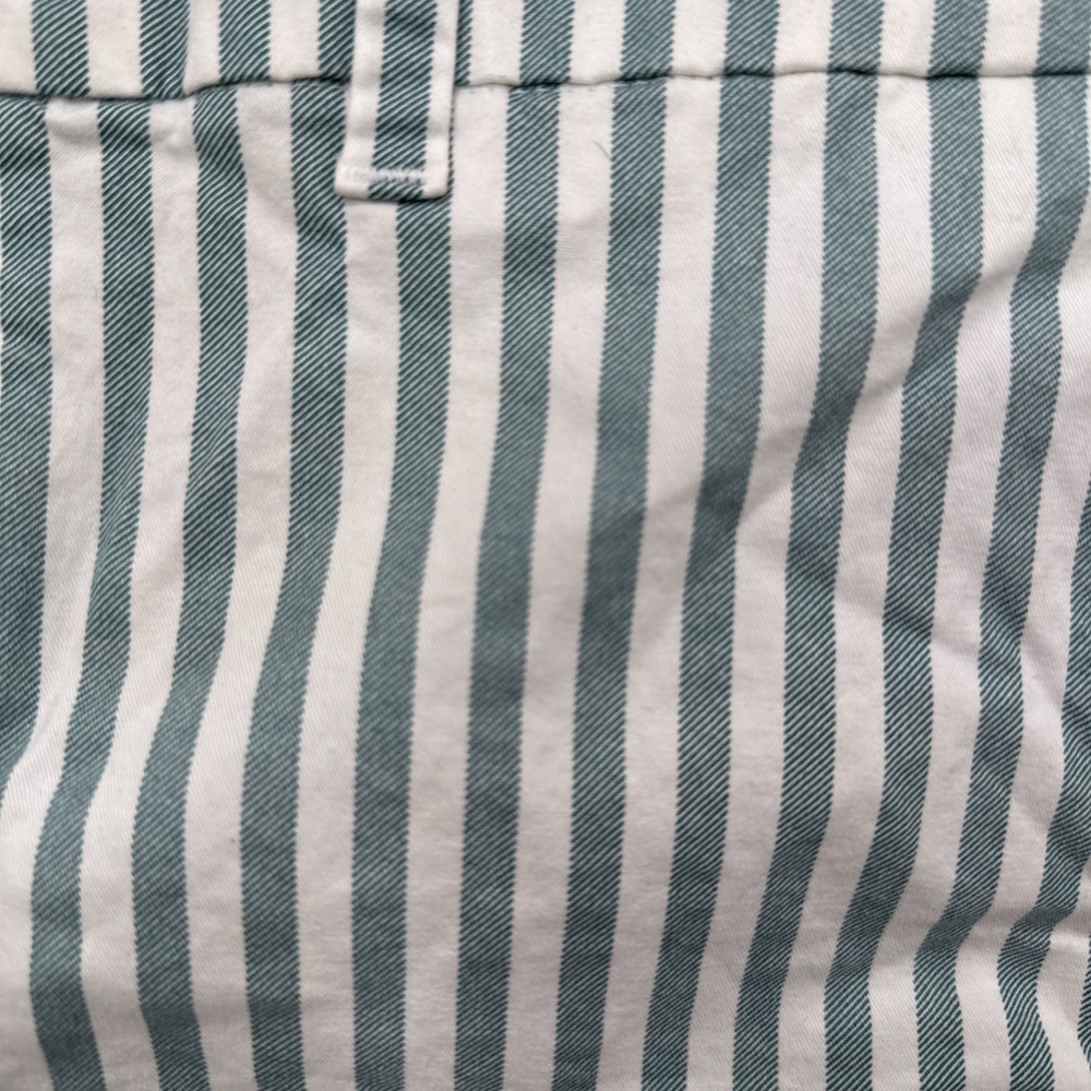 Old Navy Womens Everyday Shorts 12 Green White Stripes Pockets 3.5" Inseam - Picture 2 of 9